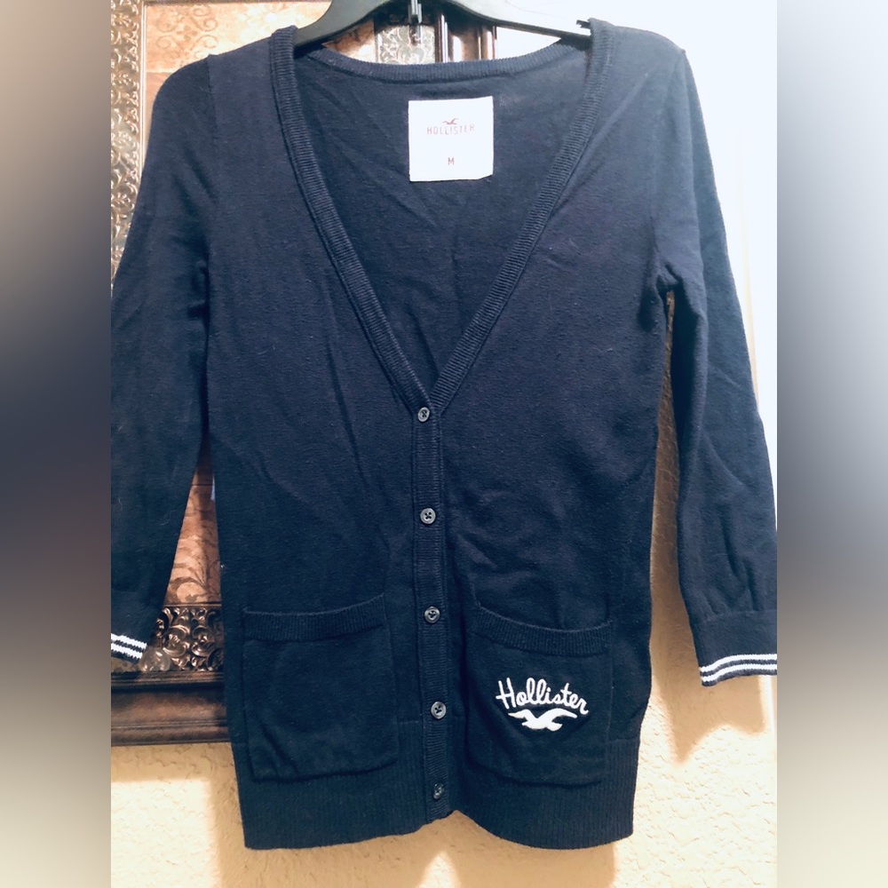 NWOT Vintage Hollister button down cardigan. Pockets in front. Hollister logo